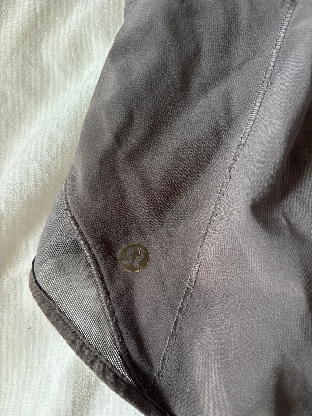Lululemon Hotty Hot Gray Shorts Size 6 - Picture 3 of 5